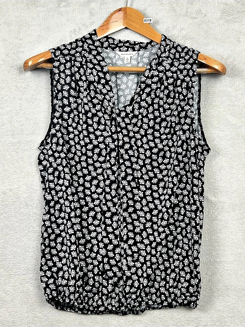 Max Studio Floral Sleeveless Blouse in Black & White Size Large